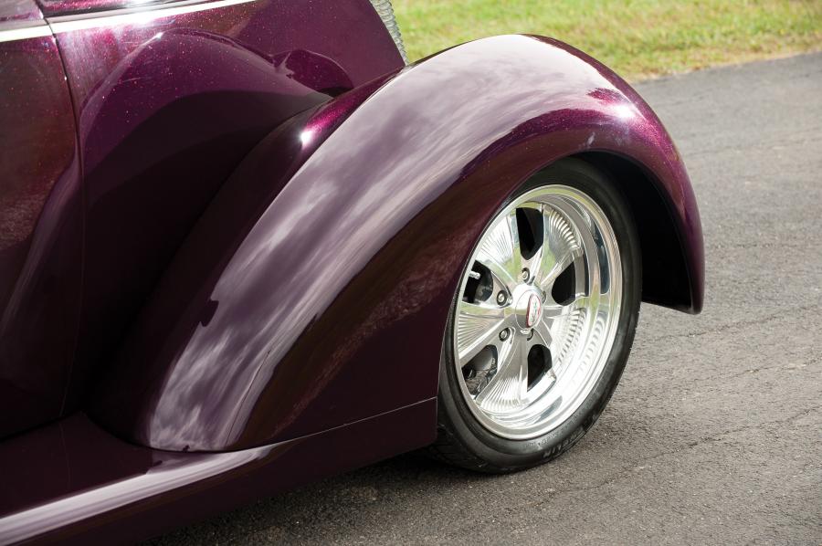  Ford Custom Roadster 1937 года  (фото 10 из 21)